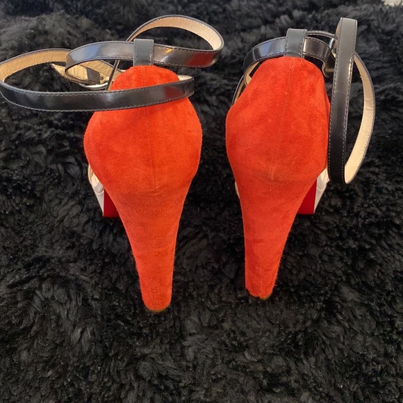 Christian Louboutin - Picture 12 of 16